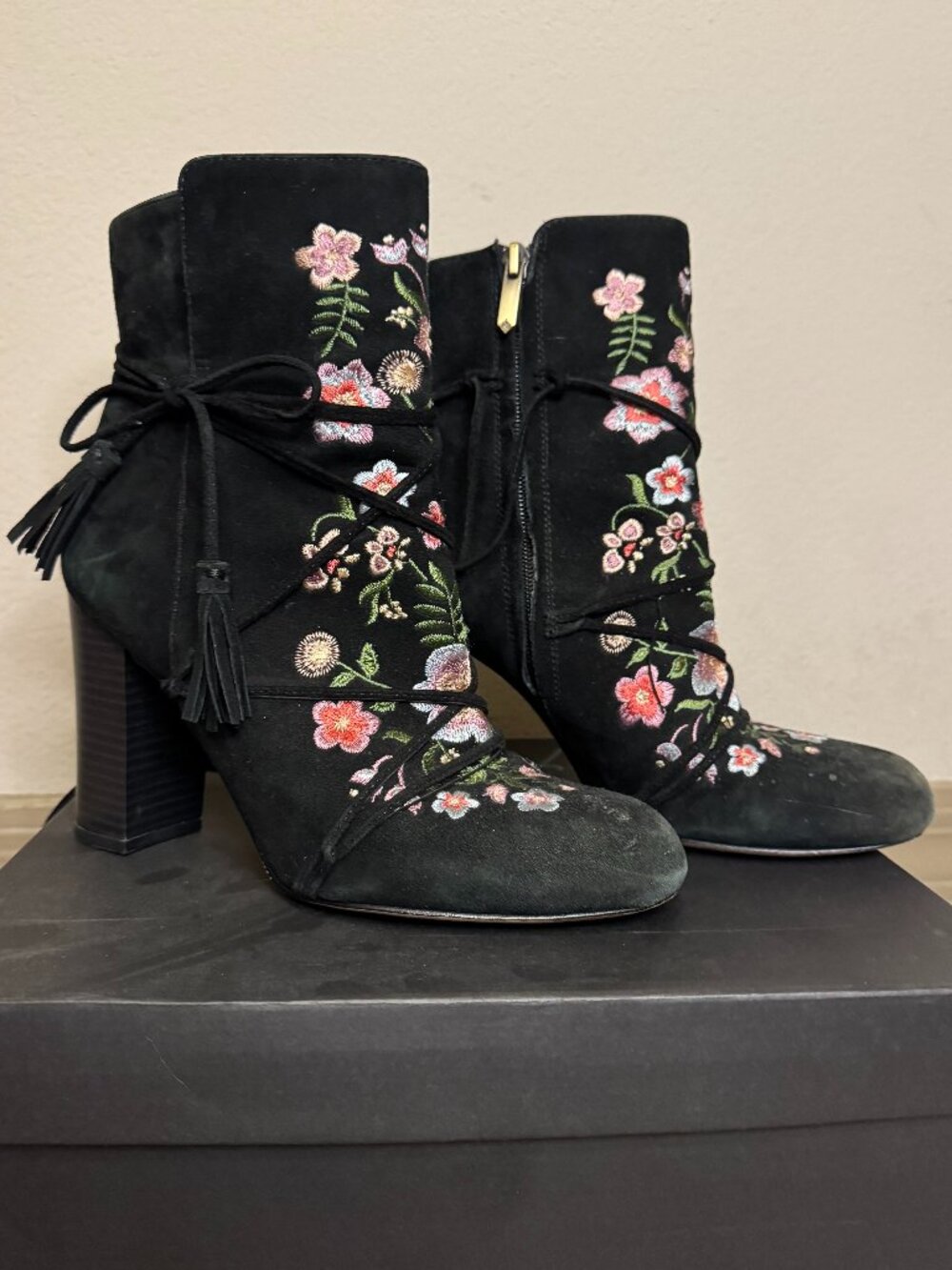 Sam Edelman Winnie Black Suede Embroidered Ankle Boots with Side Lace-up size 8